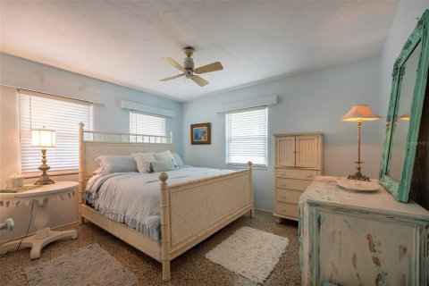 House in New Smyrna Beach, Florida 2 bedrooms, 142.14 sq.m. № 2207684 - photo 6
