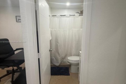 Casa en alquiler en Hialeah, Florida, 2 dormitorios, 83.61 m2 № 1977534 - foto 21
