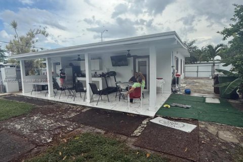 Casa en alquiler en Hialeah, Florida, 2 dormitorios, 83.61 m2 № 1977534 - foto 26