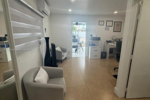Casa en alquiler en Hialeah, Florida, 2 dormitorios, 83.61 m2 № 1977534 - foto 5