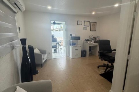 Casa en alquiler en Hialeah, Florida, 2 dormitorios, 83.61 m2 № 1977534 - foto 24