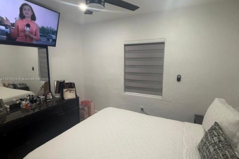 Casa en alquiler en Hialeah, Florida, 2 dormitorios, 83.61 m2 № 1977534 - foto 10