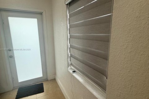 Casa en alquiler en Hialeah, Florida, 2 dormitorios, 83.61 m2 № 1977534 - foto 4