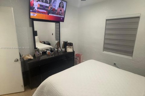 Casa en alquiler en Hialeah, Florida, 2 dormitorios, 83.61 m2 № 1977534 - foto 17