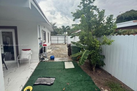 Casa en alquiler en Hialeah, Florida, 2 dormitorios, 83.61 m2 № 1977534 - foto 27