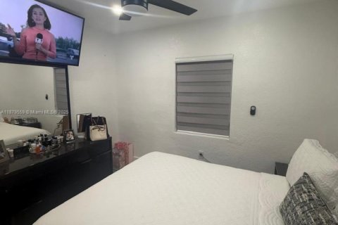 Casa en alquiler en Hialeah, Florida, 2 dormitorios, 83.61 m2 № 1977534 - foto 18
