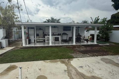 Casa en alquiler en Hialeah, Florida, 2 dormitorios, 83.61 m2 № 1977534 - foto 29
