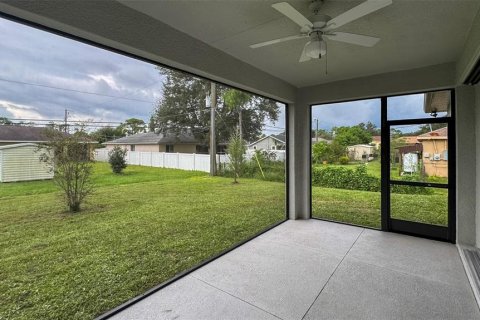 Villa ou maison à louer à North Port, Floride: 3 chambres, 157.19 m2 № 2418602 - photo 13