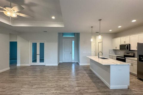 Villa ou maison à louer à North Port, Floride: 3 chambres, 157.19 m2 № 2418602 - photo 2