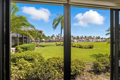 Copropriété à vendre à Punta Gorda, Floride: 3 chambres, 238.67 m2 № 2416312 - photo 18