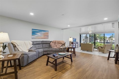 Copropriété à vendre à Punta Gorda, Floride: 3 chambres, 238.67 m2 № 2416312 - photo 10