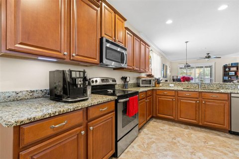 Townhouse in New Port Richey, Florida 3 bedrooms, 187.94 sq.m. № 2235516 - photo 4