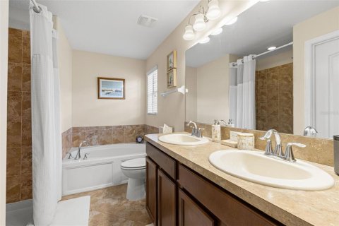 Townhouse in New Port Richey, Florida 3 bedrooms, 187.94 sq.m. № 2235516 - photo 26