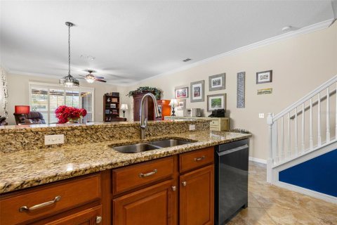Townhouse in New Port Richey, Florida 3 bedrooms, 187.94 sq.m. № 2235516 - photo 7