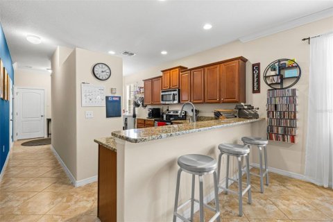 Townhouse in New Port Richey, Florida 3 bedrooms, 187.94 sq.m. № 2235516 - photo 9