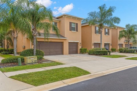 Townhouse in New Port Richey, Florida 3 bedrooms, 187.94 sq.m. № 2235516 - photo 3