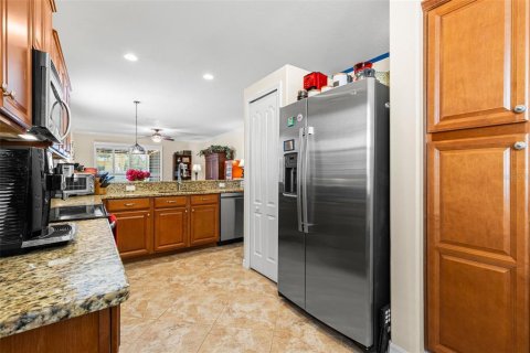 Townhouse in New Port Richey, Florida 3 bedrooms, 187.94 sq.m. № 2235516 - photo 6