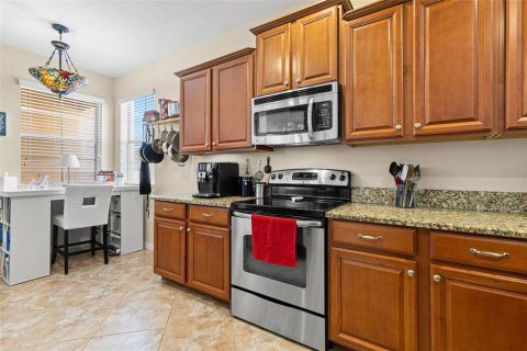 Townhouse in New Port Richey, Florida 3 bedrooms, 187.94 sq.m. № 2235516 - photo 5