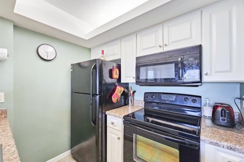 Condo in Flagler Beach, Florida, 1 bedroom № 2120281 - photo 10