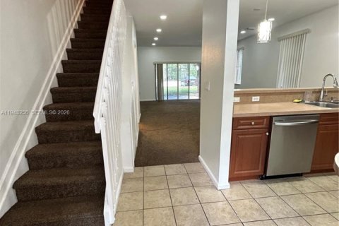 Touwnhouse à louer à Miami Gardens, Floride: 3 chambres, 133.78 m2 № 1999560 - photo 4