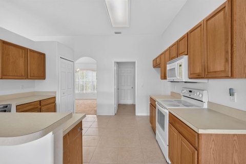House in Port St. Lucie, Florida 3 bedrooms, 177.63 sq.m. № 2191606 - photo 19