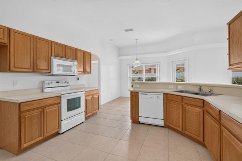 House in Port St. Lucie, Florida 3 bedrooms, 177.63 sq.m. № 2191606 - photo 22