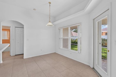 House in Port St. Lucie, Florida 3 bedrooms, 177.63 sq.m. № 2191606 - photo 15