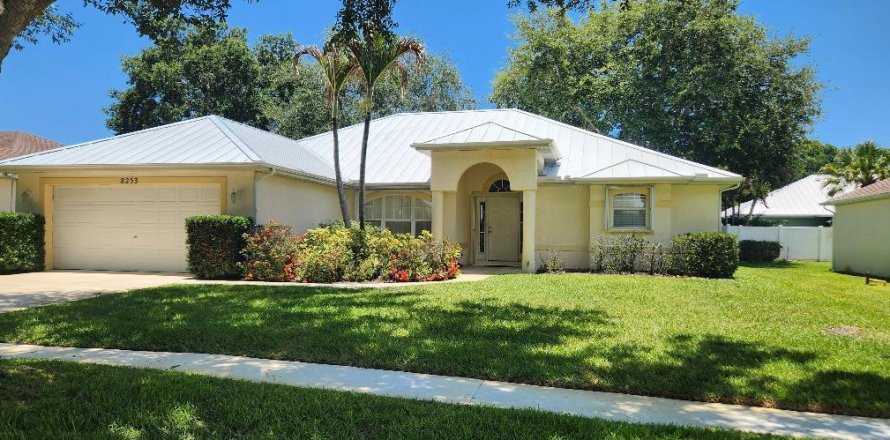 House in Port St. Lucie, Florida 3 bedrooms, 177.63 sq.m. № 2191606