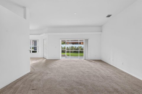 House in Port St. Lucie, Florida 3 bedrooms, 177.63 sq.m. № 2191606 - photo 9