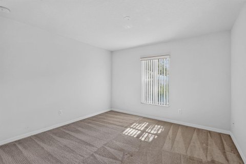 House in Port St. Lucie, Florida 3 bedrooms, 177.63 sq.m. № 2191606 - photo 24