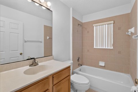 House in Port St. Lucie, Florida 3 bedrooms, 177.63 sq.m. № 2191606 - photo 26