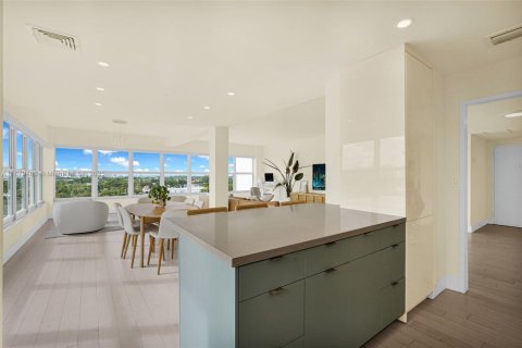 Copropriété à vendre à Bay Harbor Islands, Floride: 2 chambres, 164.44 m2 № 1925266 - photo 30