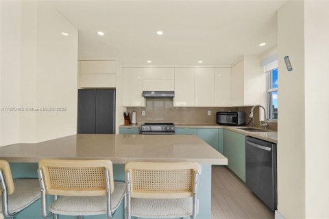 Copropriété à vendre à Bay Harbor Islands, Floride: 2 chambres, 164.44 m2 № 1925266 - photo 22