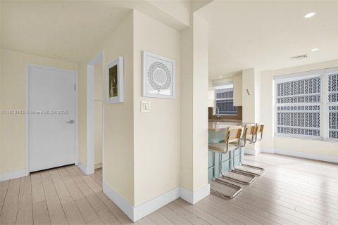 Copropriété à vendre à Bay Harbor Islands, Floride: 2 chambres, 164.44 m2 № 1925266 - photo 20