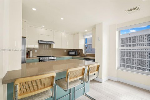 Copropriété à vendre à Bay Harbor Islands, Floride: 2 chambres, 164.44 m2 № 1925266 - photo 21