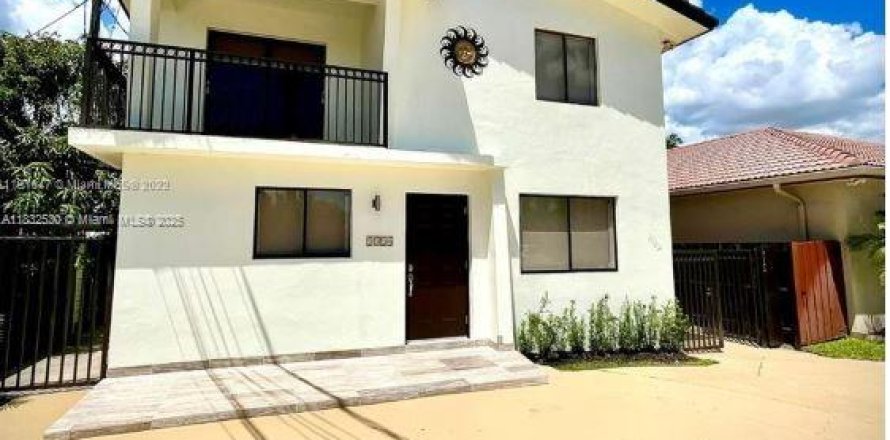 House in Miami, Florida 3 bedrooms № 1811908