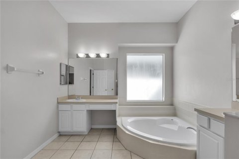 House in Tampa, Florida 4 bedrooms, 279.73 sq.m. № 1878103 - photo 29
