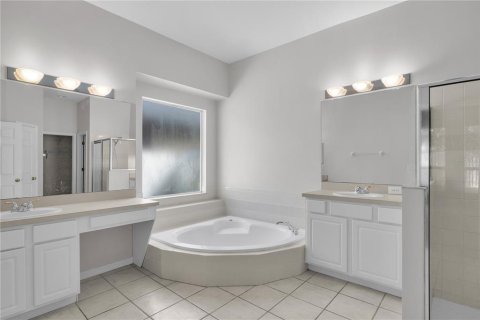 House in Tampa, Florida 4 bedrooms, 279.73 sq.m. № 1878103 - photo 28