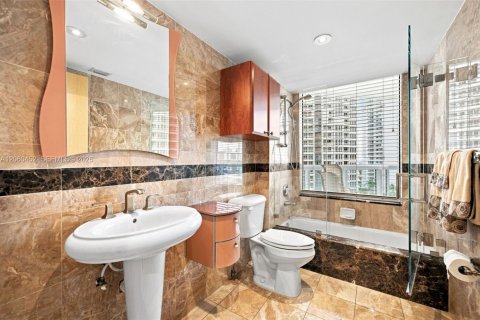 Copropriété à vendre à Aventura, Floride: 3 chambres, 173.73 m2 № 2265227 - photo 17
