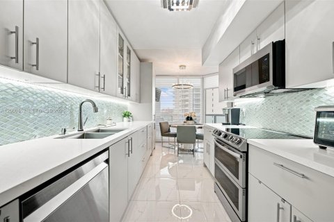 Copropriété à vendre à Aventura, Floride: 3 chambres, 173.73 m2 № 2265227 - photo 6