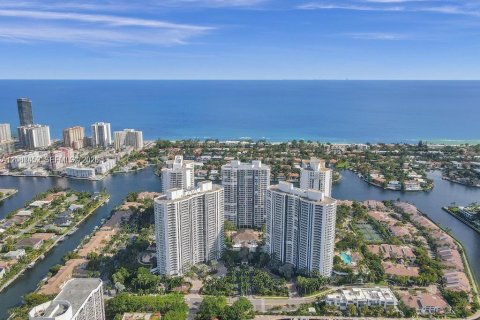 Copropriété à vendre à Aventura, Floride: 3 chambres, 173.73 m2 № 2265227 - photo 2