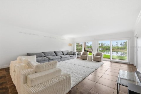 Condo in Orlando, Florida, 2 bedrooms  № 2099764 - photo 8