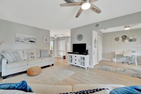 Condo in Bradenton, Florida, 2 bedrooms  № 2100803 - photo 21