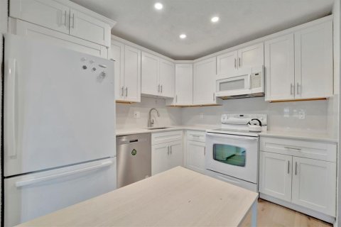 Condo in Bradenton, Florida, 2 bedrooms  № 2100803 - photo 22