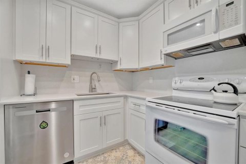 Condo in Bradenton, Florida, 2 bedrooms  № 2100803 - photo 26
