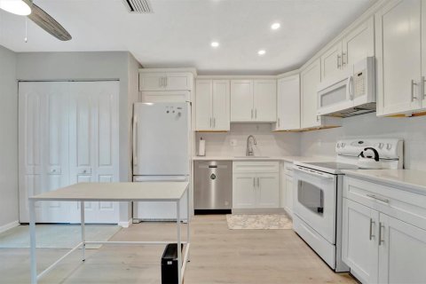Condo in Bradenton, Florida, 2 bedrooms  № 2100803 - photo 20
