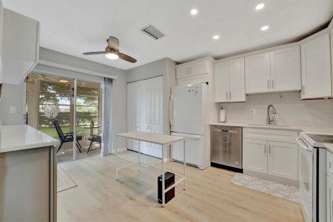 Condo in Bradenton, Florida, 2 bedrooms  № 2100803 - photo 25