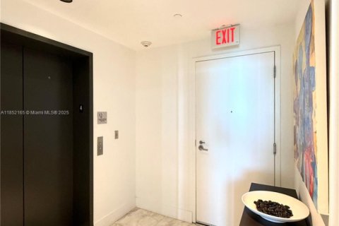 Condo in Miami, Florida, 2 bedrooms  № 1887220 - photo 15