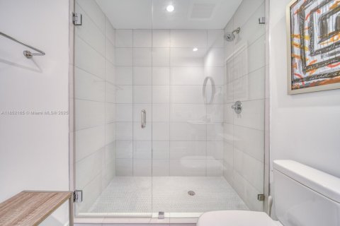 Condo in Miami, Florida, 2 bedrooms  № 1887220 - photo 27