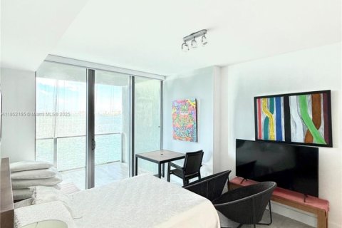 Condo in Miami, Florida, 2 bedrooms  № 1887220 - photo 12